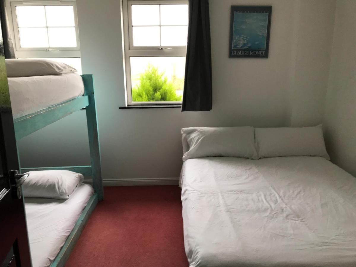 Finn Mccools Giants Causeway Hostel Бушмілс Екстер'єр фото