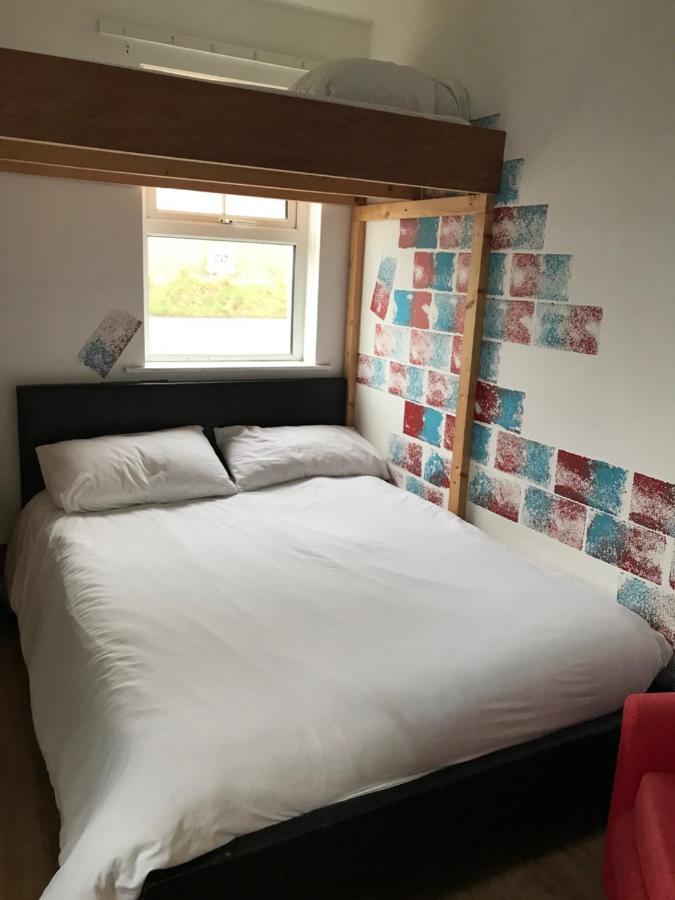 Finn Mccools Giants Causeway Hostel Бушмілс Екстер'єр фото
